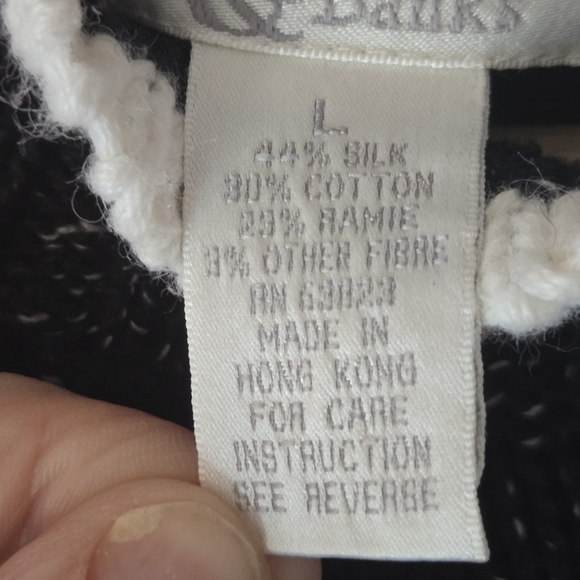 Black and Red Ski Sweater - Picture 3 of 8